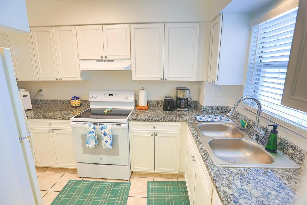 סרסוטה Updated Condo With Pool, Walk To Crescent Beach & Restaurants! מראה חיצוני תמונה