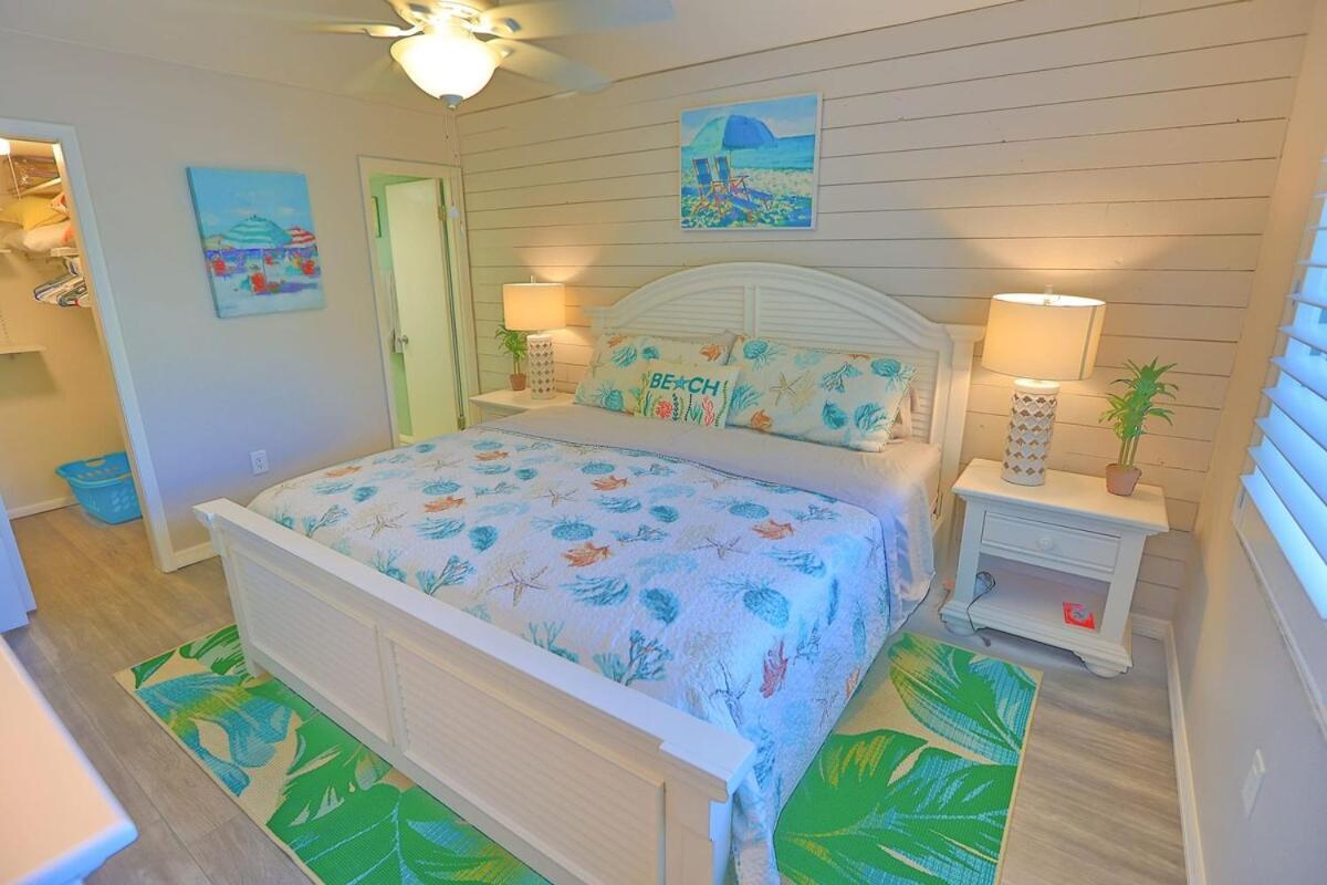 סרסוטה Updated Condo With Pool, Walk To Crescent Beach & Restaurants! מראה חיצוני תמונה