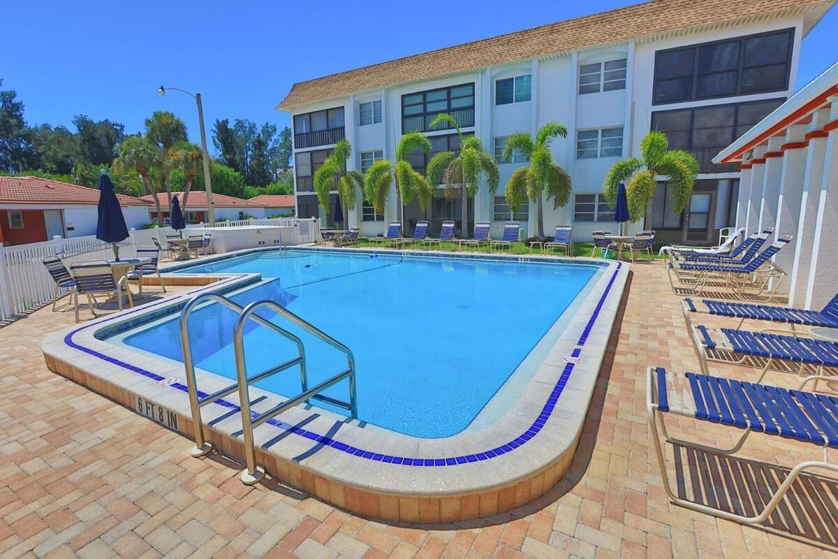 סרסוטה Updated Condo With Pool, Walk To Crescent Beach & Restaurants! מראה חיצוני תמונה