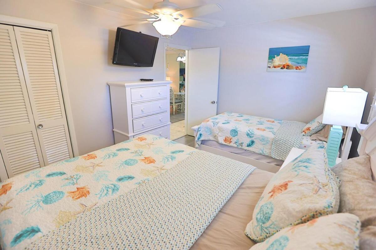 סרסוטה Updated Condo With Pool, Walk To Crescent Beach & Restaurants! מראה חיצוני תמונה